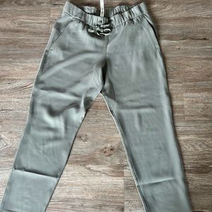 Grey/saige on the fly mid rise pants from Lulu Lemon.  Size 8.  Never worn.